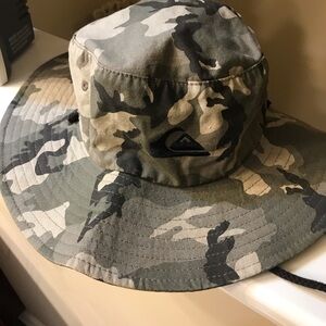 🌊Quicksilver Adjustable Bucket Hat